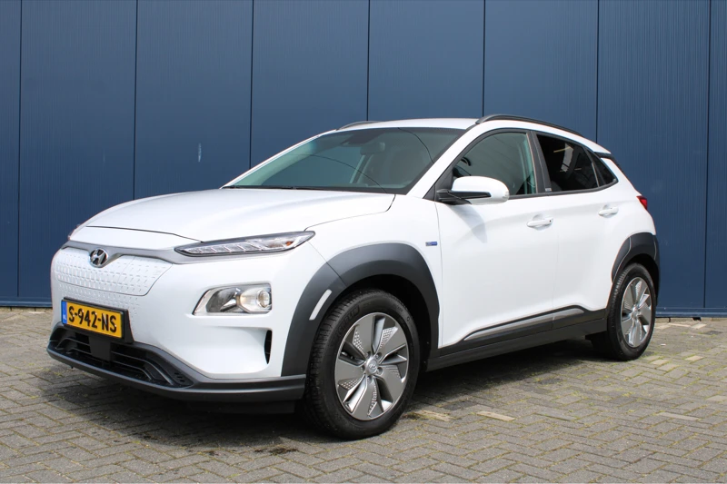 Hyundai KONA Electric 39 kWh 136pk Comfort Smart Automaat | Led | Climate | Camera | Keyless | Navigatie | 17" Lichtmetaal | Stoelverwarming | Parkeer