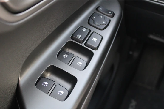 Hyundai KONA Electric 39 kWh 136pk Comfort Smart Automaat | € 2.000,- Subsidie | Led | Climate | Camera | Keyless | Navigatie | 17" Lichtmetaal | Stoe