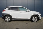 Hyundai KONA Electric 39 kWh 136pk Comfort Smart Automaat | € 2.000,- Subsidie | Led | Climate | Camera | Keyless | Navigatie | 17" Lichtmetaal | Stoe