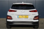 Hyundai KONA Electric 39 kWh 136pk Comfort Smart Automaat | Led | Climate | Camera | Keyless | Navigatie | 17" Lichtmetaal | Stoelverwarming | Parkeer