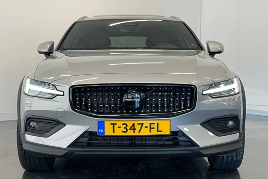 Volvo V60 Cross Country B5 AWD Ultimate | Getint glas | Parkeerverwarming | 20" lichtmetaal | Contourstoelen | Harman Kardon audio | Black