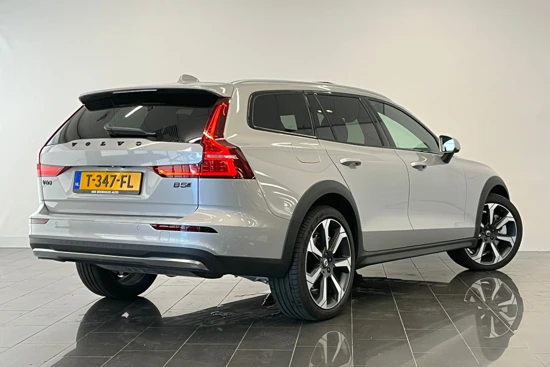 Volvo V60 Cross Country B5 AWD Ultimate | Getint glas | Parkeerverwarming | 20" lichtmetaal | Contourstoelen | Harman Kardon audio | Black