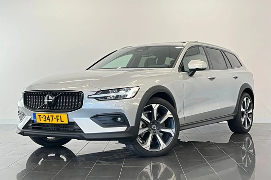 Volvo V60 Cross Country B5 AWD Ultimate | Getint glas | Parkeerverwarming | 20" lichtmetaal | Contourstoelen | Harman Kardon audio | Black