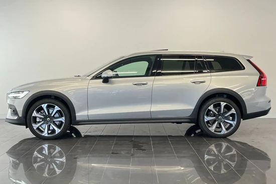 Volvo V60 Cross Country B5 AWD Ultimate | Getint glas | Parkeerverwarming | 20" lichtmetaal | Contourstoelen | Harman Kardon audio | Black