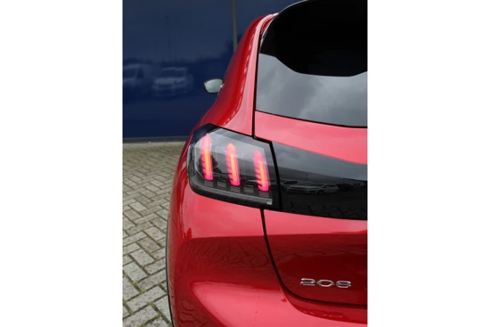 Peugeot 208 GT 100PK AUT. | PANO | CAM | NAV | Cruise & Climate C. | Stoelverw. | HALFLEDER