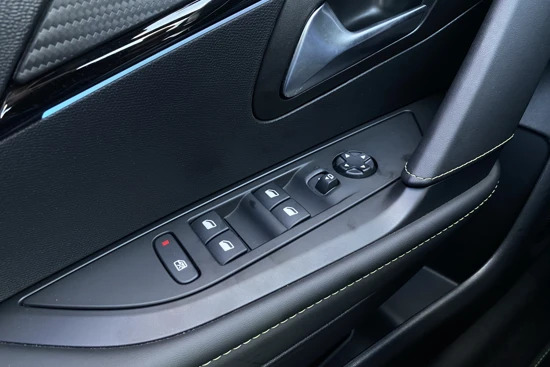 Peugeot 208 1.2 PureTech GT-Line Navigatie, Climate, Pano, Stoelverwarming, ACC, Keyless, Parkeerhulp voor/achte