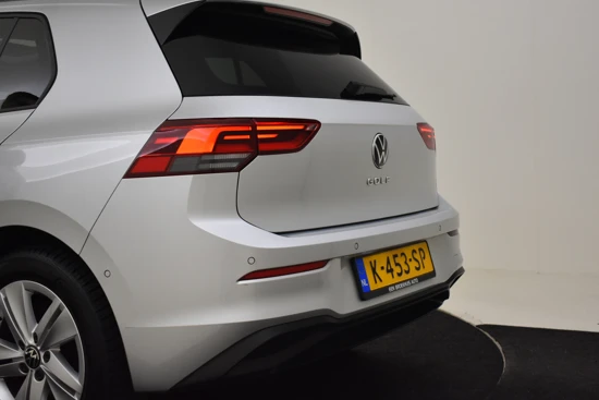 Volkswagen Golf 1.0 TSI 111pk Life Business | Panorama dak | Adaptief cruise control | 100% dealeronderhouden | 1e eigenaar | DAB | Privacy glas