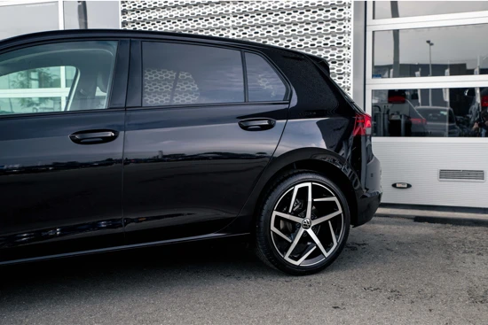 Volkswagen Golf Style 1.5 eTSI DSG | Navigatie | Camera | 18" inch | Carplay