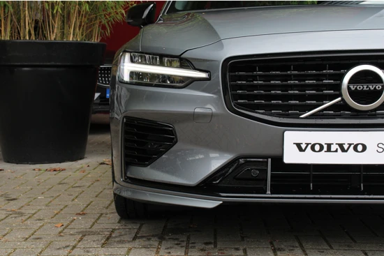 Volvo S60 T6 AWD Twin Engine R-Design | Schuifdak | Harman/Kardon | Pilot Assist | Head-up display | Memory Seats | 19" velgen