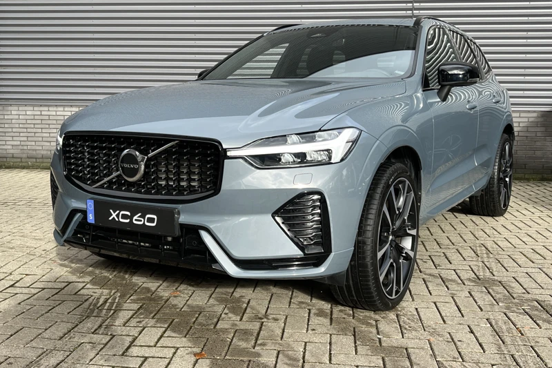 Volvo XC60 B5 GEARTRONIC R-DESIGN | 22INCH | GETINT GLAS | HK AUDIO | PANORAMADAK | MEMORY |