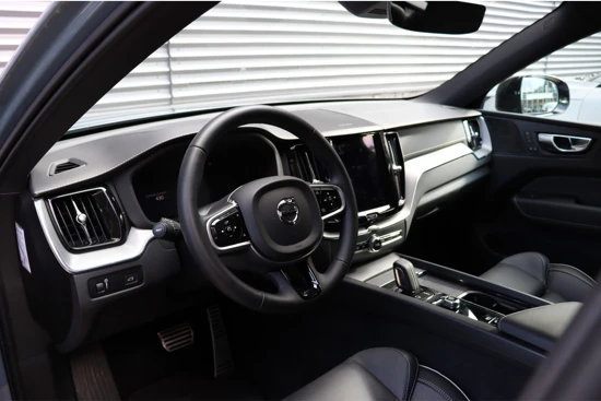 Volvo XC60 B5 GEARTRONIC R-DESIGN | 22INCH | GETINT GLAS | HK AUDIO | PANORAMADAK | MEMORY |