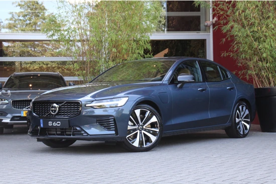 Volvo S60 Recharge T6 AWD Ultimate Dark | Massage | Schuifdak | Harman/Kardon | Pilot Assist | 360 Camera | 19" velgen