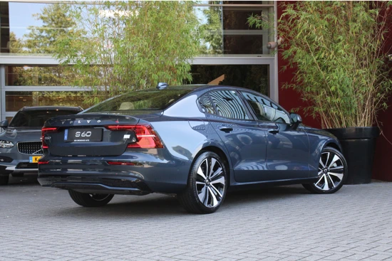 Volvo S60 Recharge T6 AWD Ultimate Dark | Massage | Schuifdak | Harman/Kardon | Pilot Assist | 360 Camera | 19" velgen