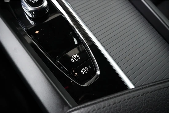 Volvo XC60 B5 GT Momentum | 19'' | Keyless | Trekhaak | Camera | Elec. stoelen incl. memory | Leder