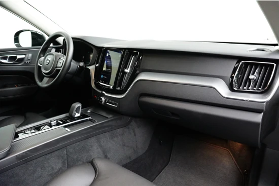 Volvo XC60 B5 GT Momentum | 19'' | Keyless | Trekhaak | Camera | Elec. stoelen incl. memory | Leder