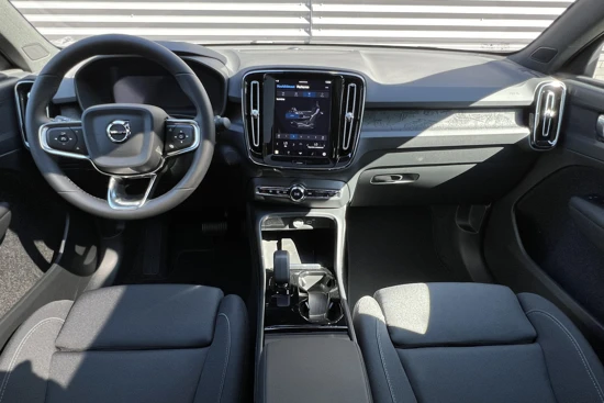 Volvo C40 SINGLE CORE *UIT VOORRAAD LEVERBAAR* RIJKLAAR € 52.450,-