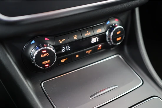 Mercedes-Benz GLA 180 Business Solution AMG Night Upgrade | Keyless | Climate Control | Trekhaak | Stoelverwarming | Navigatie | Led | Camera | Le