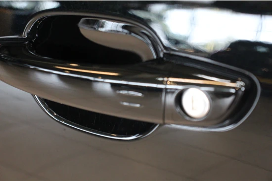 Opel Corsa Electric Elegance 50 kWh / 3 fase / achteruitrijcamera / buitenspiegels elektrisch inklapbaar / dodehoek detectie / keyless entry , navig