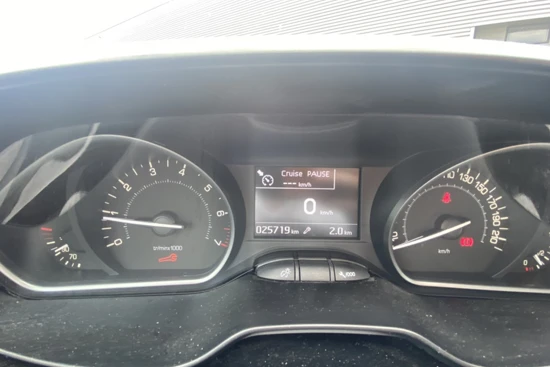 Peugeot 208 1.2 82PK Allure | Navi | Clima | 16" Lichtmetaal | Cruise | Apple/Android Carplay | Chroom |