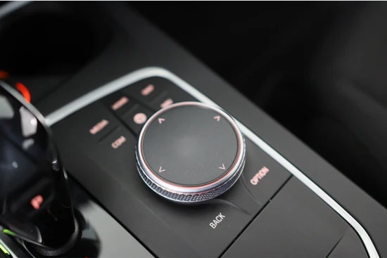 BMW 1-serie 118i Executive Edition | 1e Eigenaar! | Automaat | navigatie | LED | Clima | Parkeersensoren V+A | Cruise | Lichtmetalen Velgen