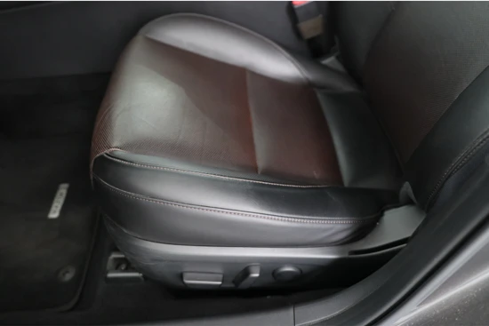 Mazda 3 2.0 SkyActiv-G 122 Luxury | 1e Eigenaar! | Leder | Bose | LED | Clima | Navi | Camera | Cruise Adaptive | Keyless | Stoel/stuur