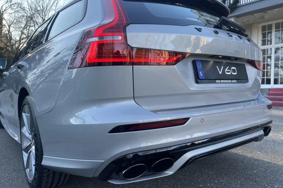 Volvo V60 B3 BLACK ARROW EDITION *UIT VOORRAAD LEVERBAAR* FISCALE WAARDE € 50.176,-