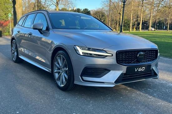 Volvo V60 B3 BLACK ARROW EDITION *UIT VOORRAAD LEVERBAAR* FISCALE WAARDE € 50.176,-