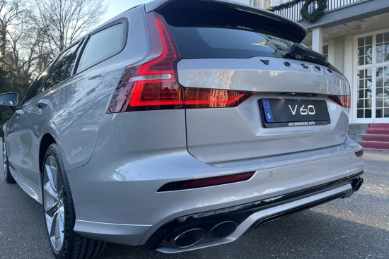 Volvo V60 B3 BLACK ARROW EDITION *UIT VOORRAAD LEVERBAAR* FISCALE WAARDE € 50.176,-