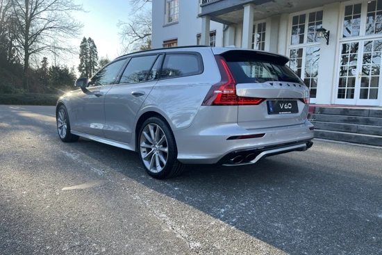 Volvo V60 B3 BLACK ARROW EDITION *UIT VOORRAAD LEVERBAAR* FISCALE WAARDE € 49.450,-