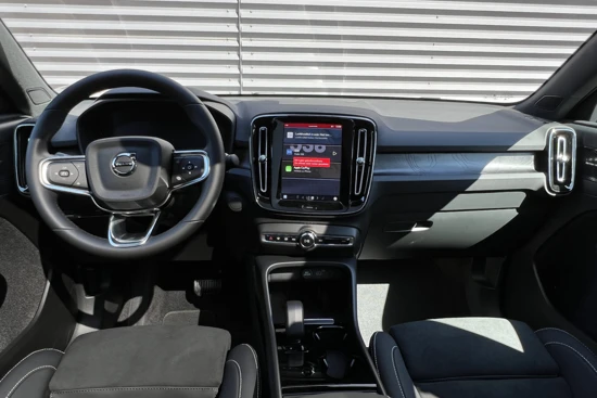 Volvo C40 TWIN ULTIMATE | PANORAMADAK | 20" | WARMTEPOMP | NUBUCK | INTELLISAFE | MEMORY | 360 CAMERA | HARMAN KARDON | KEYLESS