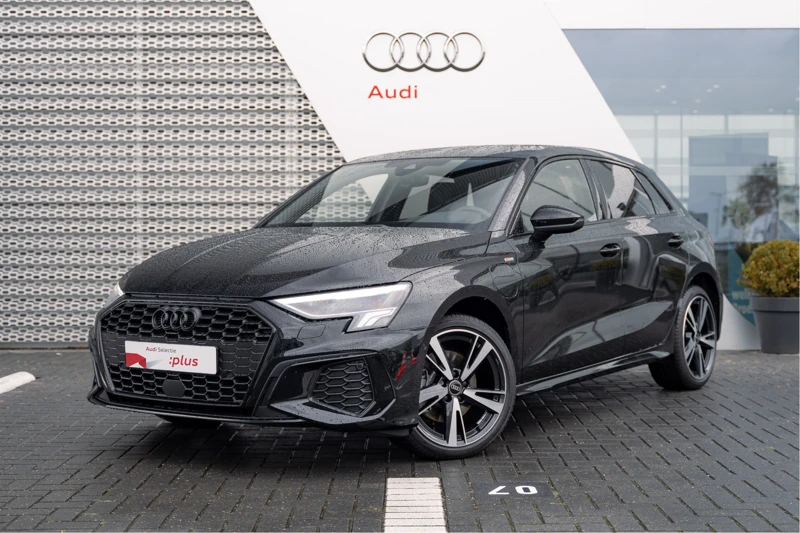 Audi A3 Sportback 40TFSIe 204PK S-tronic S-Edition | Achteruitrijcamera | Adaptive Cruise Control | Alcantara | Parkeersensoren Voor + A