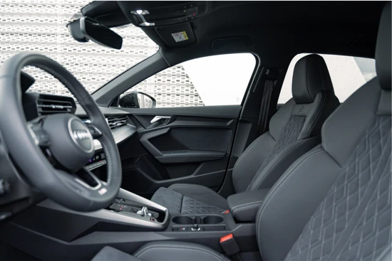 Audi A3 Sportback 40TFSIe 204PK S-tronic S-Edition | Achteruitrijcamera | Adaptive Cruise Control | Alcantara | Parkeersensoren Voor + A
