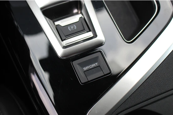 Peugeot 3008 1.2 Allure AUT. | NAV | CAM | Cruise | Climate C. | Carplay | Lane-assist | Privacy glas