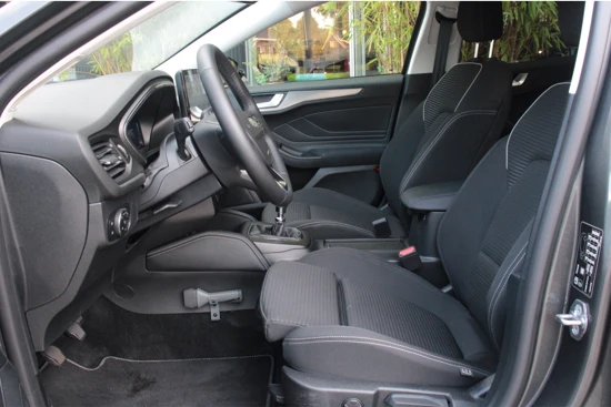 Ford Focus Wagon 1.0 EcoBoost Hybrid Titanium X | Camera | Stuur- en stoelverwarming | Keyless | CarPlay