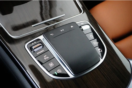 Mercedes-Benz GLC 200 4MATIC Business Solution AMG | Leder | Sportstoelen | Camera | Trekhaak | Elektr Achterklep | Side Steps | Navigatie | Stoel