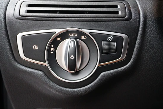 Mercedes-Benz GLC 200 4MATIC Business Solution AMG | Leder | Sportstoelen | Camera | Trekhaak | Elektr Achterklep | Side Steps | Navigatie | Stoel