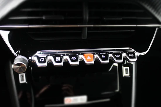 Peugeot 208 1.2 75PK Allure | Parkeersensoren | 16" Lichtmetaal | Apple/Android Carplay | LED | DAB | Bluetooth