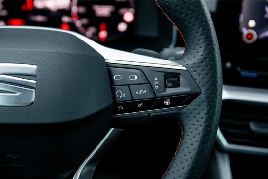 SEAT Leon 1.0 eTSI 110PK DSG Aut. FR Business Intense | Panorama Dak | Virtual Cockpit | ACC | 17'' LMV | Camera | App-Connect