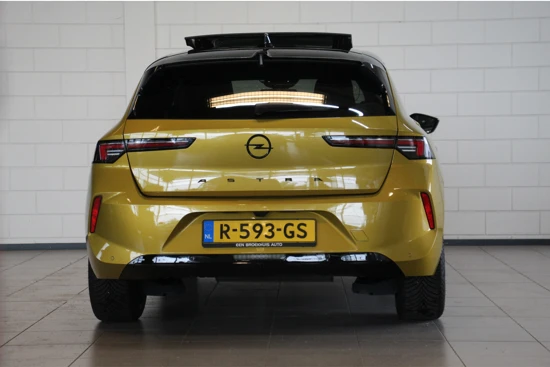 Opel Astra 1.2 Ultimate | Head-Up | Alcantara | Adaptieve cruise | Elektrisch schuif-/kanteldak | Rondomz