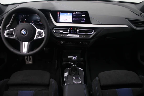 BMW 1 Serie 118i Model M Sport | 135Pk | Navigatie | DAB | 17'' Lichtmetaal | Digitaal Display | LED | Bluetooth