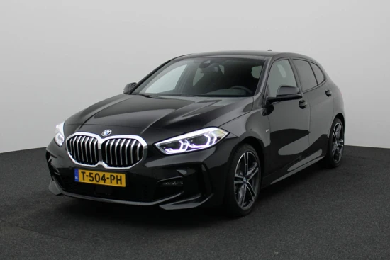 BMW 1 Serie 118i Model M Sport | 135Pk | Navigatie | DAB | 17'' Lichtmetaal | Digitaal Display | LED | Bluetooth