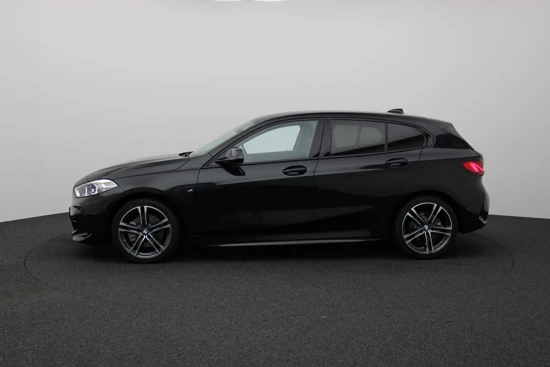 BMW 1 Serie 118i Model M Sport | 135Pk | Navigatie | DAB | 17'' Lichtmetaal | Digitaal Display | LED | Bluetooth