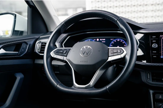 Volkswagen T-Cross Style 1.0 TSI DSG | Navigatie | Camera | Trekhaak | Stoelverwarming