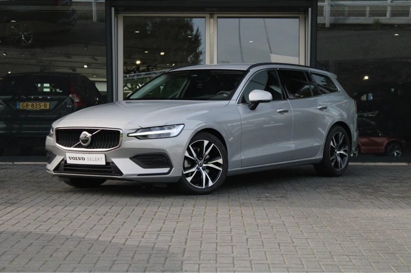 Volvo V60 B4 198pk Core | Driver Assist | Park Assist | 18" | Trekhaak | Camera | Elek. achterklep | 3.200km!