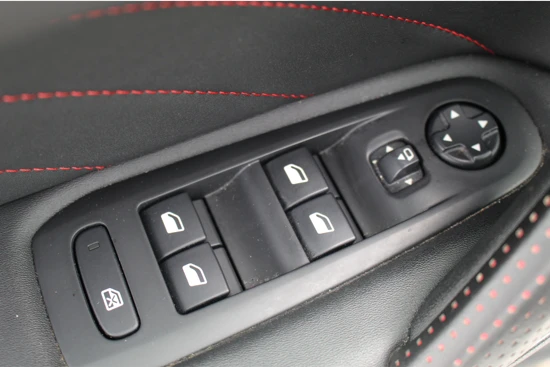 Peugeot 308 SW 1.2 130PK Autmaat GT-line | Massage St. | Panorama dak | Verwarmde Voorstoelen | Apple/Android Carpl