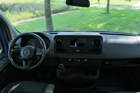 Leaf 4 4 Sprinter Campervan | Luifel | Douche | Zonnepanelen | Vast bed | Carplay/ Android Auto