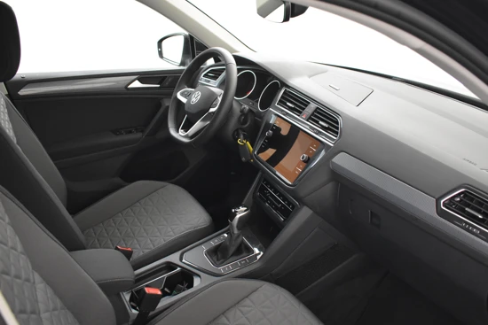 Volkswagen Tiguan 1.5 TSI 150PK Life AUT/DSG | Navi By App | Stuur+Stoelverwarming | LED Koplampen | Adaptieve Cruise Control | DAB Ontvanger | 18