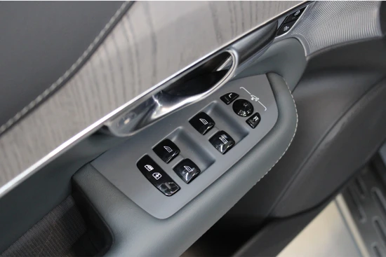 Volvo XC90 T8 390PK AWD Inscription | Full Option | Luchtvering | B&W Audio | Nubuck hemel | Dubbel Glas | Massage