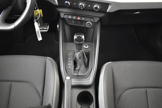 Audi A1 Sportback 35 TFSI 150PK S Line edition one | Cruise Control | App-Connect | Parkeersensoren voor + achter | LMV 18 Inch