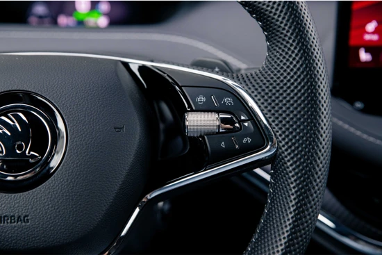 Škoda Enyaq iV 60 Sportline 58 kWh | Camera | Keyless | Matrix | File Assistent | Stoelverwarming